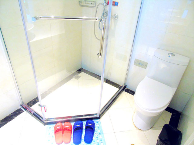 Bathroom 2, Super 8 Alashanmeng Huanghe Fortune Plaza, Alxa