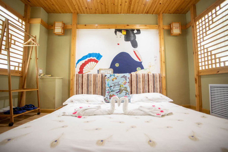 Bedroom 2, Weihai 37-degree Space Fashion Theme Hotel, Weihai