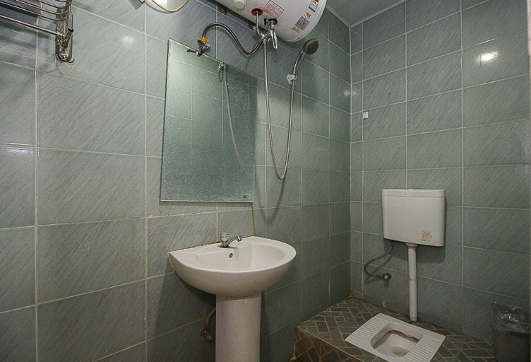 Bathroom 2, Sunshine Express Hotel(Haikou international trade store), Haikou