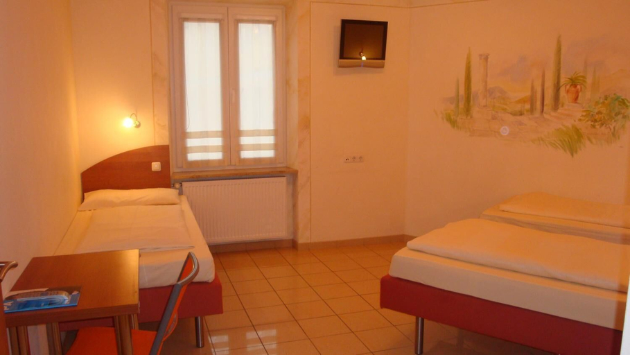 Bedroom 3, StadtHotel Passau, Passau