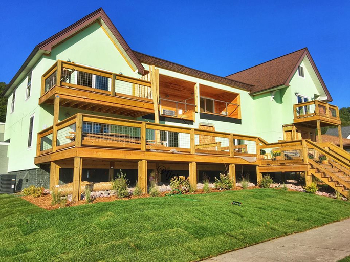 Exterior & Views