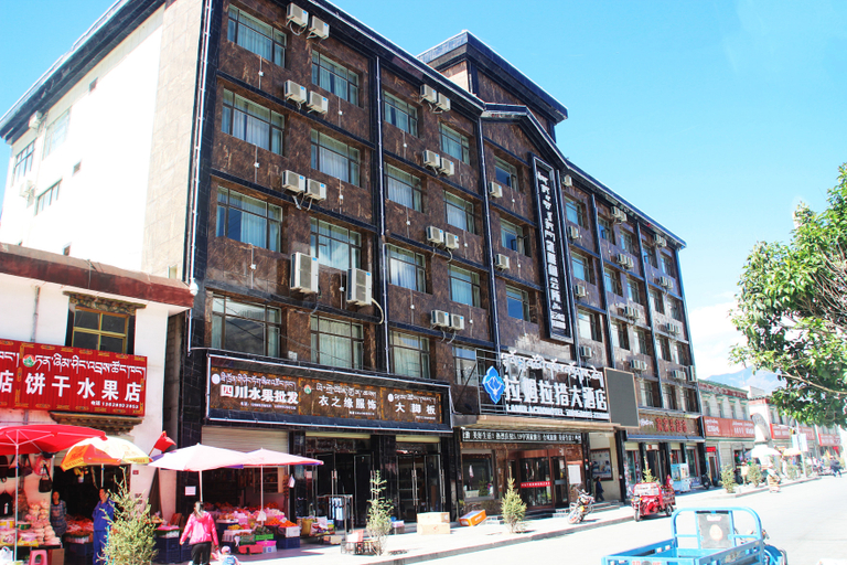 Exterior & Views