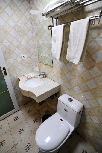 Bathroom 2, Hongli Hotel, Guiyang