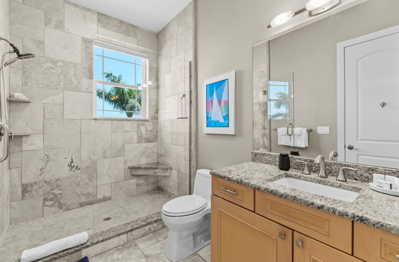 Room 3, Luxury Waterfront 4Br Private Heated Pool Hot Tub, Pinellas