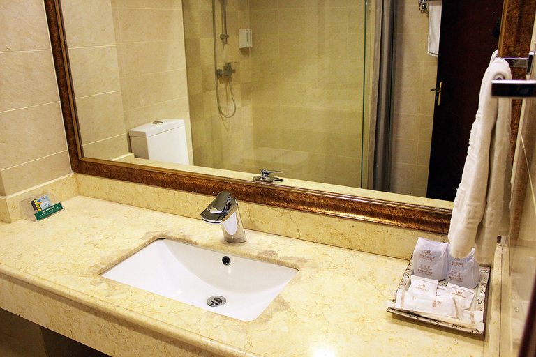 Bathroom 3, Starway Hotel Shenzhen Nanshan Xili Metro Station, Shenzhen