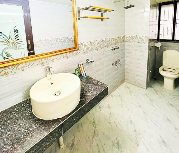 Bathroom 4, Hotel Luxury Inn, Dhaka