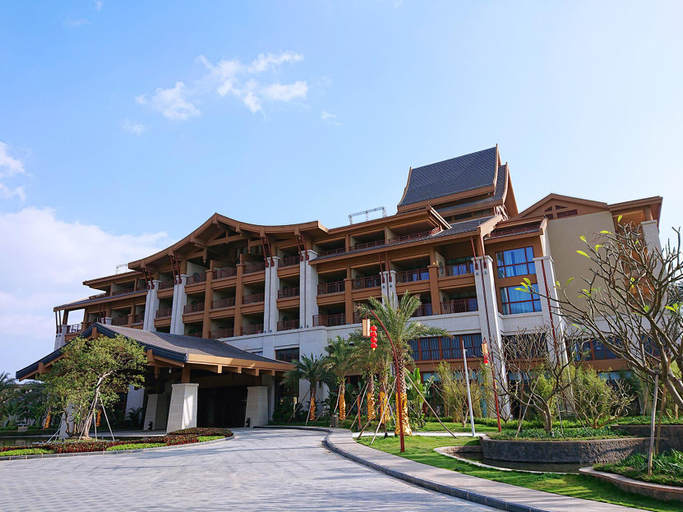 Exterior & Views
