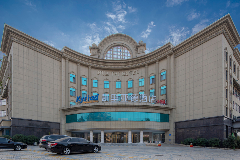Exterior & Views