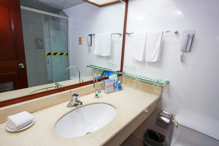 Bathroom 2, Jinhuating International Hotel, Hangzhou