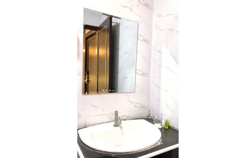Bathroom 4, Rose Nana Hotel, Khlong Toey