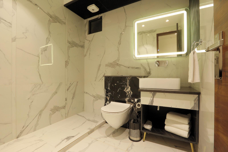 Bathroom 4, OPO Horizon, Gurgaon