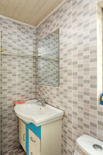 Bathroom 5, Jujia Hostel, Changzhou