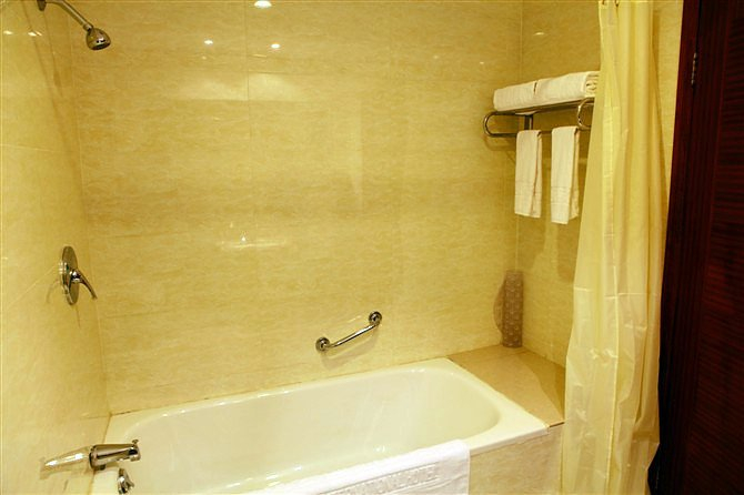 Bathroom, ホテル, Ngawa Tibetan and Qiang