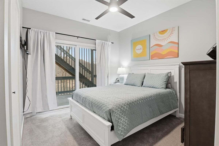 Room 2, Lakefront Near Party Cove w/ Dock, Kayaks, Bunk Room & Multi-level Decks, Camden