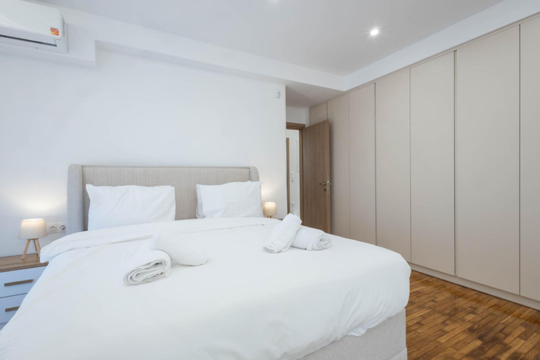 2, Sunlit Charm Modern 2BR Apartment with High-Speed WiFi, Attica