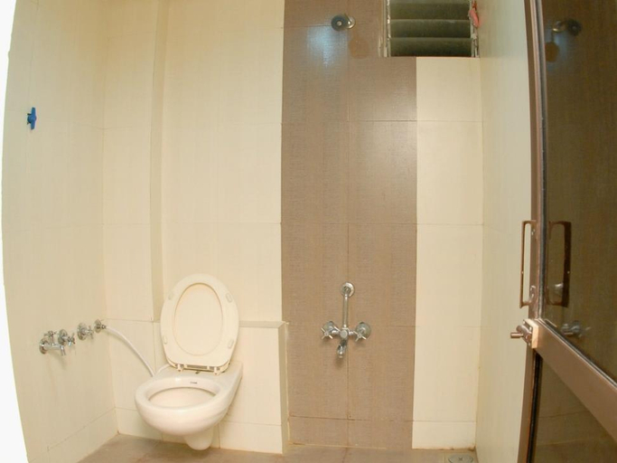 Bathroom 3, Hotel Rahi Inn Local Unmarried NRI not Allowed, Vadodara