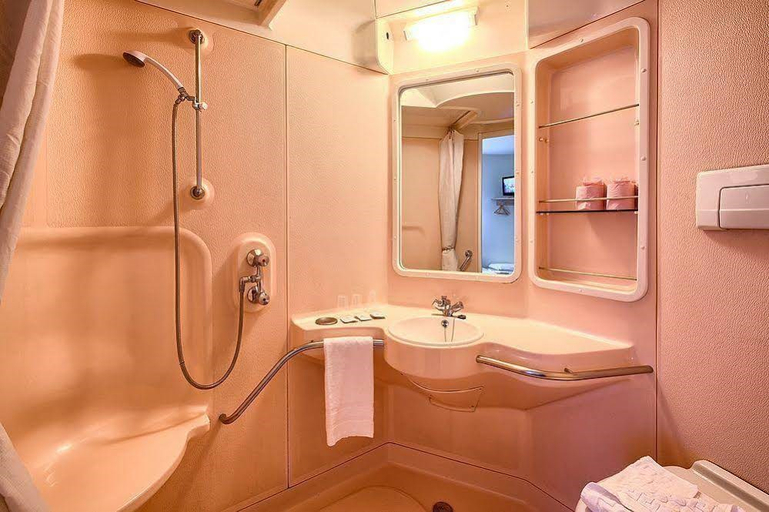 Bathroom, Hotel Formules Club, Gironde