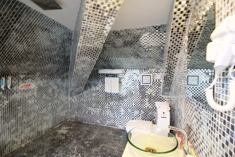 Bathroom, City 118 Qingdao Zhanqiao Railway Station, Qingdao