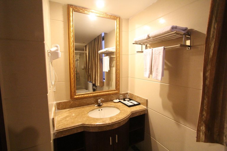 Bathroom 2, Yangjiang Haiyi Hotel (Baili Plaza), Yangjiang
