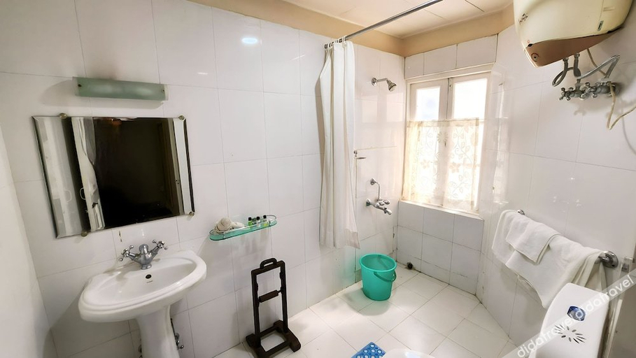 Bathroom 4, IVANHOE HOTEL (A Heritage Property), Darjiling