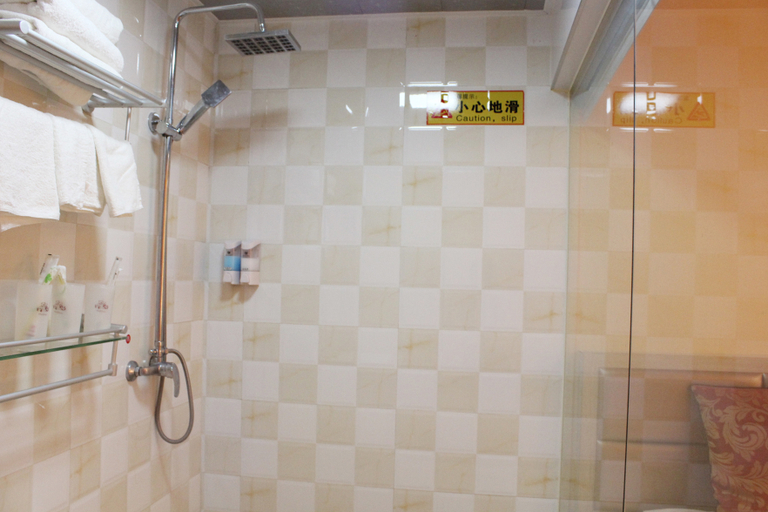Bathroom 2, Qilu Hotel, Weihai
