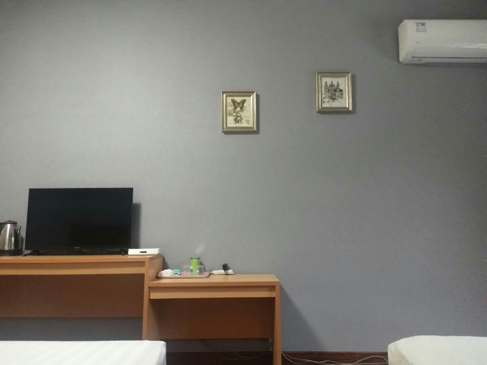 Bedroom 2, Linhai City And Hotel, Taizhou