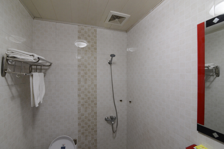 Bathroom 2, Zhenjiang Jiaofu Hotel, Zhenjiang