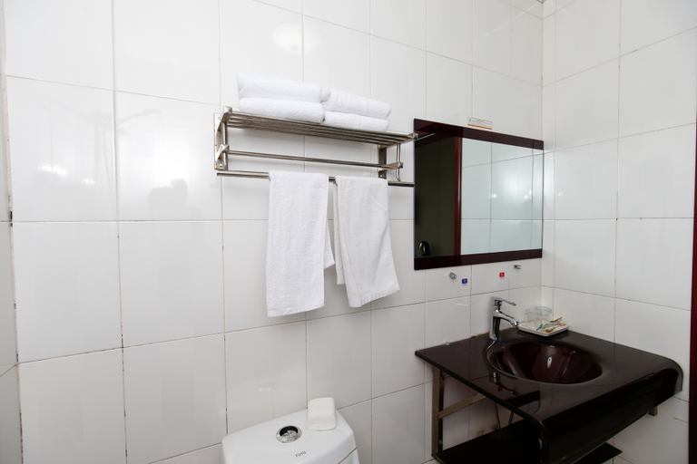 Bathroom 2, Xingfu Express Hostel, Tianjin