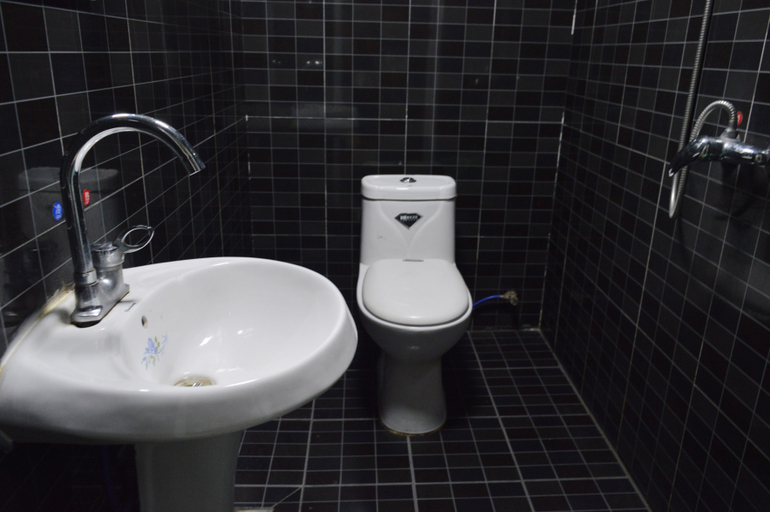 Bathroom 5, Hongyun Inn, Hengshui