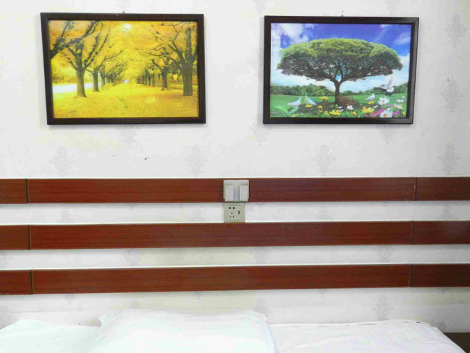 Bedroom 2, Hongqi Hotel, Jining