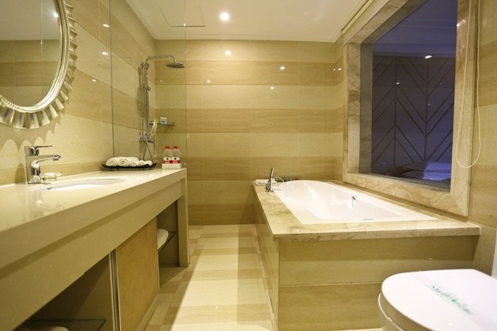 Bathroom 4, Faguo Hotel, Dalian
