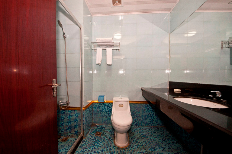 Bathroom, Li Ou Hotel, Nanping