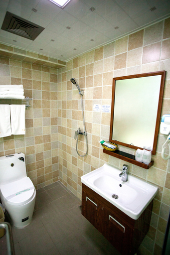 Bathroom, Huaqile Hostel, Beijing