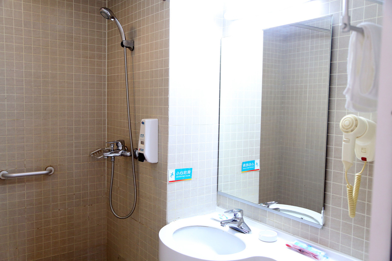 Bathroom 2, Jinjiang Inn (Wuxi Lihu Development), Wuxi