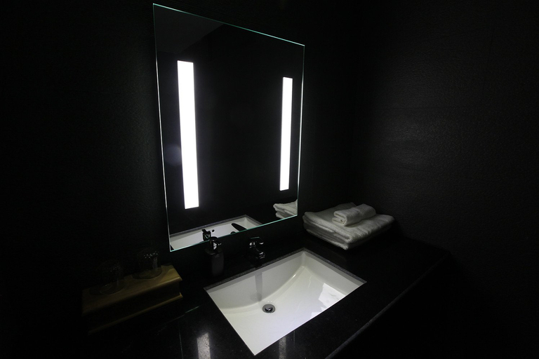 Bathroom 2, Desti Hostel, Lijiang