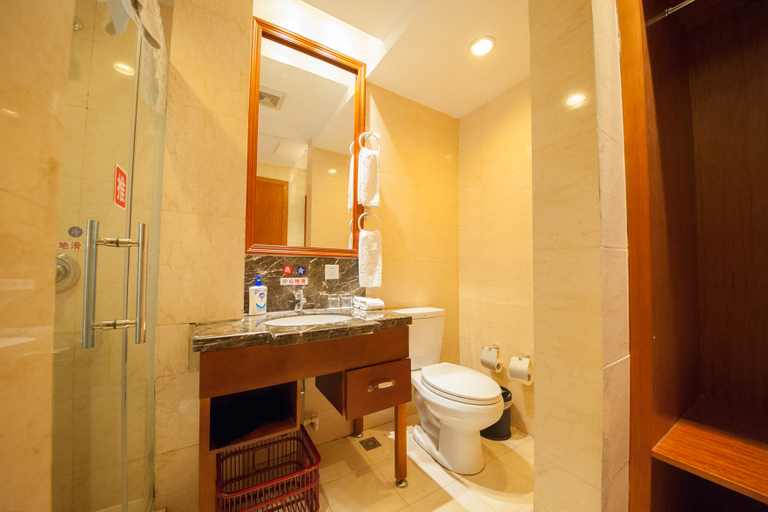 Bathroom 2, Runhome Business Hotel, Nantong