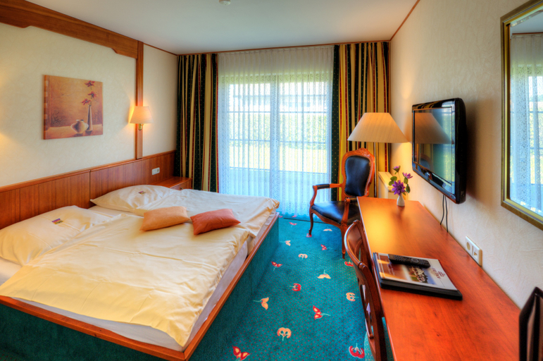 Bedroom 2, Hotel Freihof, Herford