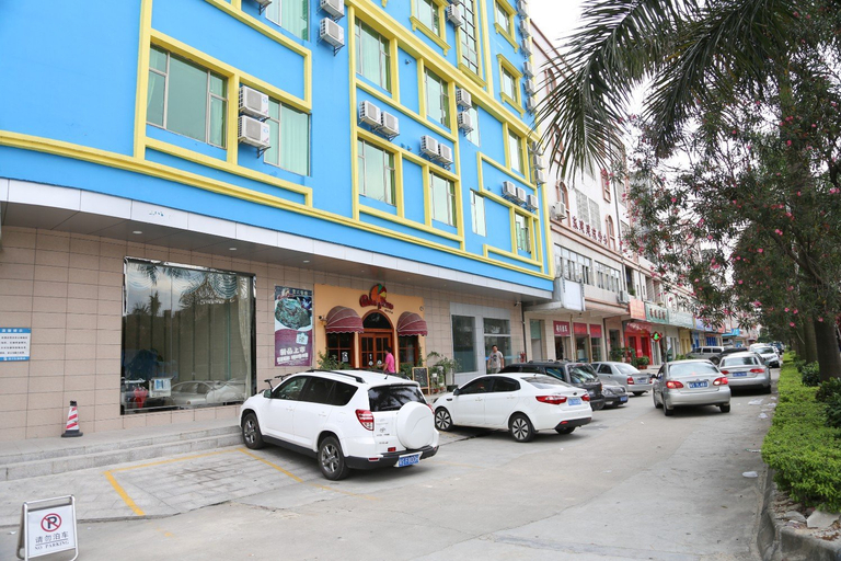 Exterior & Views