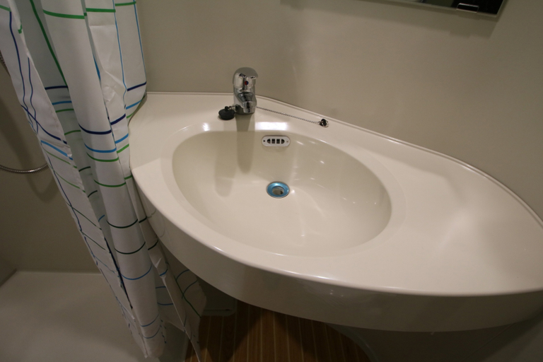 Bathroom 2, tingtingjiudian, Shanghai