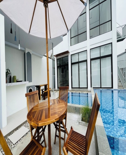 Outdoor dining, Cozzy Villa Cempaka MJ Pangalengan, Bandung