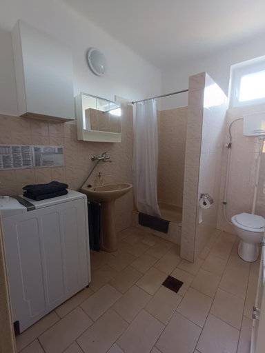 Bathroom, Heroke Vendeghaz, Balassagyarmat