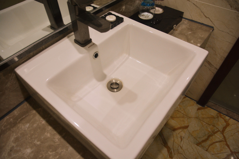 Bathroom, ELONG R.YUN Hotel (Xuancheng Jingting Mountain), Xuancheng