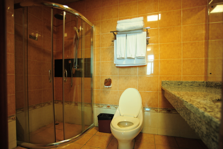 Bathroom 2, HanTing Hotel (Guangzhou North Station), Guangzhou