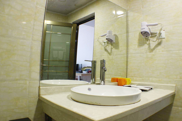 Bathroom 2, Haiyang Express Hotel, Zhuhai