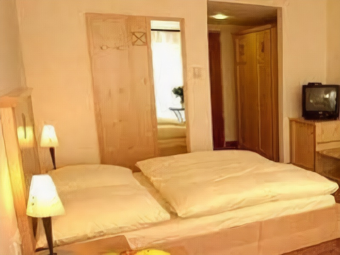 Bedroom 2, Hotel Barbarossa, Düsseldorf