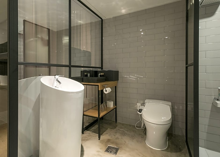 Bathroom 3, Hotel Wolmido, Jung
