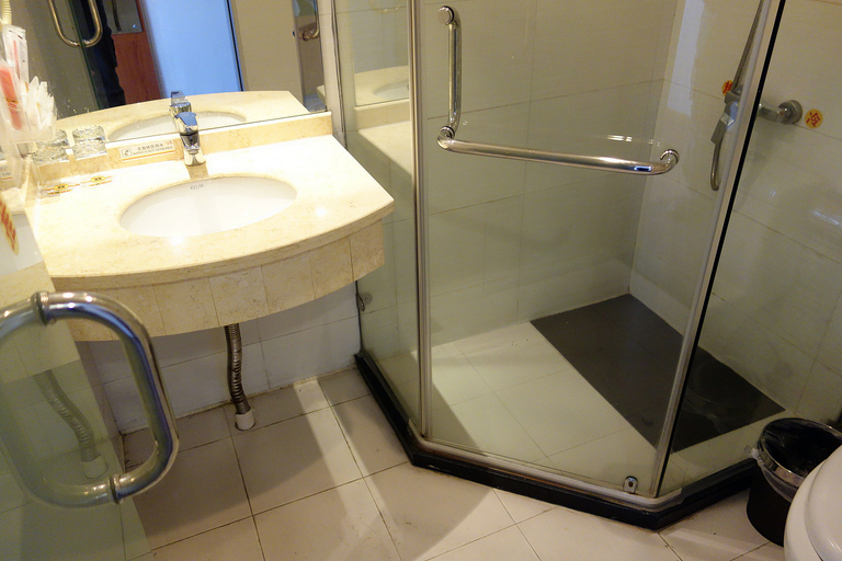 Bathroom 4, Super 8 Hotel (Shanghai Jinshan City Beach), Shanghai