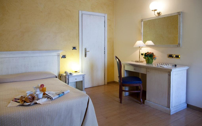 Bedroom 3, Hotel City, Pescara