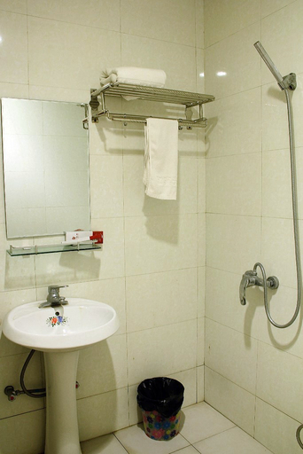Bathroom 5, Xicheng Yangguang Hotel, Liangshan Yi