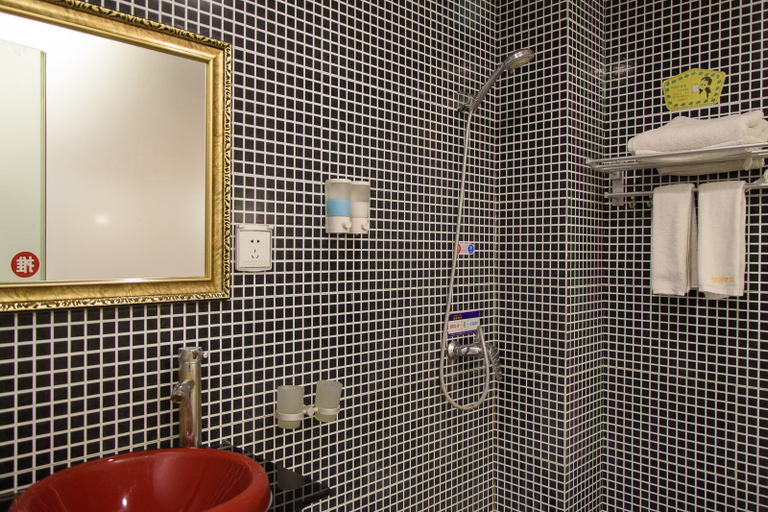 Bathroom 3, Yiyuan Holiday Hotel, Chengdu